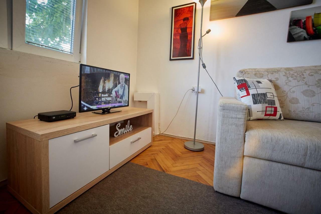Central Tuzla Apt - Free Parking Bagian luar foto